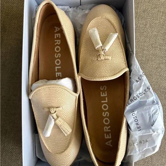 AEROSOLES Light Tan Textured Loafers Size 8 - Picture 3 of 4